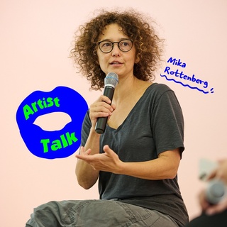 ⠀ 
스토리지 전시의 작가 Mika Rottenberg가 들려주는
전시 기획 의도와 관람 방법, 그리고 영감의 원천?

손가락, 입술 등 신체의 감각 기관들에 담긴 의미와
전시를 통해 관람객들에게 전하고자 하는 메시지까지
Mika Rottenberg에게 직접 들을 수 있었던 시간✨

현실과 상상의 경계를 넘나드는
작업 비하인드 스토리와 작품 간의 연결고리를 알려준
Artist Talk 현장으로 여러분을 초대합니다?

✅ 자세한 내용이 궁금하다면 DIVE 앱 ‘단절과 연결의 미학’ 콘텐츠를 확인해 보세요.

#MikaRottenberg #NoNoseKnows #ImaginativeVideo
#현대카드스토리지 #현대카드Storage #미디어아티스트

#현대카드DIVE #현대카드다이브
#HyundaiCard #현대카드