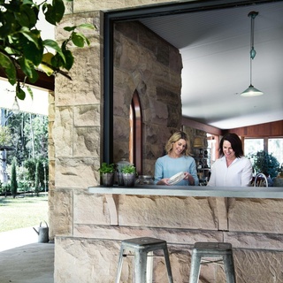 Life slows down and traditions take centre stage when the Blomfields gather for Christmas at Tarmaroo, their family home in the Hunter Valley region of NSW. ⁠
⁠
Along with Cracker the wallaby, donkeys Alice, Will, Hazel and Toby, and miniature schnauzer Alfie, the extended family comes together for lazy days of eating, relaxing by the pool, and sleeping under the stars. And who could forget the tree; "It's one of the things I look forward to the most. Grabbing a beer and axe and wandering the property to find the most appropriate-looking Christmas tree," says owner and interior stylist Emma Blomfield.⁠
⁠
Read more via the link in our bio.⁠
⁠
Photography: @brigidarnottphotography⁠
Styling: @johnmangila⁠
⁠
#countrychristmas #countrystylechristmas #huntervalleynsw #farmanimals #sandstonehouse