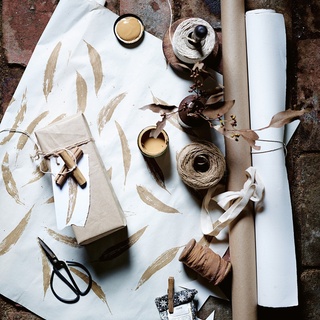 There's something magical about a handmade #Christmas. While there's a place for glitter and tinsel, making your own #decorations using items from your home or garden makes this wonderful time of year extra special.⁠
⁠
Ready to get into the festive spirit? Tap the link in our bio for some beautiful #DIY decorating and #gift ideas that are simple, sustainable and heartfelt - the way Christmas should be.⁠
⁠
Photography: @markroperphotography / Styling: @tess.newman.morris⁠
⁠
⁠
⁠
