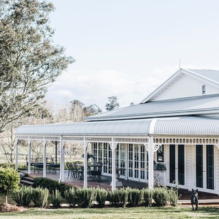 It may look as though it's always been here but, this historic #farmhouse was only moved from Sydney to the Hunter region in 1993. Now its new owners Daniel and Jane Maroulis, who have recently opened @boydells1826 cellar door and restaurant in nearby Morpeth, have completed a much-needed #renovation to accommodate their family and love of entertaining.⁠
⁠
Tap the link in our bio to take a tour. ⁠
⁠
Photography: @abbie_melle⁠
⁠
#HunterValley #australianhomes #countryhome #australianwine