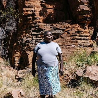 Kimberley artist Gloria Mengil plays an important role in handing down the story of country to future generations. ⁠
⁠
"We have our art; we carry our culture and language. It's about storytelling and being proud to be here," says Gloria, who has had her artworks exhibited in Australia and overseas. ⁠
⁠
Click the link in our bio to see Gloria's artworks and learn about her work at @waringarri_arts. ⁠
⁠
⁠
Photography: @marniehawson⁠
⁠
#waringarriarts #aboriginalart #artist #art