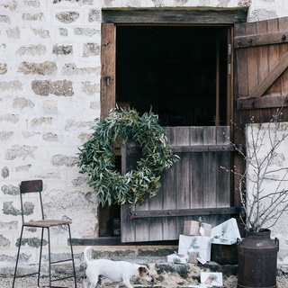 The countdown to #Christmas is on which means it's time to start thinking about how you will decorate your home, planning your menu for the big day and making a list of who you need to buy presents for and, more importantly, what you're going to buy them!⁠
⁠
From #ChristmasGifts that give back to charity to handmade goods from small regional businesses around Australia, tap the link in our bio for some great gifts you can buy online and have delivered straight to your door. Happy shopping!⁠
⁠
Photography: @marniehawson / Styling: @jocarmichaelstylist⁠
⁠
#buyfromthebush #giftideas #AustralianChristmas