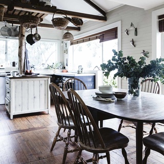 Exposed timber beams and large windows frame the bushy outlook of this ever-changing Blue Mountains home.⁠
⁠
Rustic and completely charming, this Mount Tomah property has been through more than a few reinventions, starting out as a single-room cabin and later extended as the owners' lives evolved. But – matter how many changes are made, time spent here remains more or less the same; mornings starting with hot bowls of porridge, slow-cooked overnight in the oven of the 1950s AGA.⁠
⁠
Step inside via the link in bio.⁠
⁠
Photography: @mareehomer.photography⁠
Styling: @kerrieann_jones_stylist⁠
⁠
#rusticcabin #bluemountainsnsw #cabin #timberbeams 