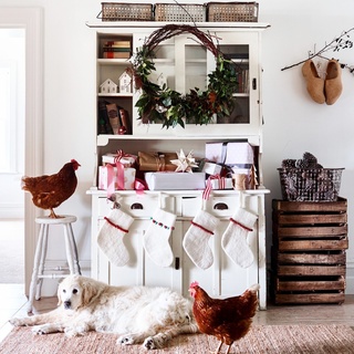 "My favourite part of Christmas is at the end of dessert, when I know everyone has a full tummy and a glass in their hand, and we're all laughing and relaxed," says One Fat Emu founder, Kate Brew. ⁠
⁠
Each year, she and her family gather at their property Nether Hill Farm to celebrate, bake desserts and create decorations from branches and flowers from the garden. ⁠
⁠
Here, Millie the golden retriever lazes under the Christmas stockings with chooks Clucky and Brownie.⁠
⁠
Tap the link in our profile to tour the home.⁠
⁠
Photography: @markroperphotography⁠
Styling: @lee_blaylock⁠
Words: @virginia_imhoff⁠
⁠
#christmasdecorating #christmasstockings #farmhousechristmas #farmhousestyle #rusticstyle