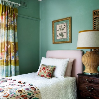 A bit of colour for your Thursday!⁠
⁠
In the gorgeous 1950s farmhouse home of interior designer Penny Sheehan, vibrant tones and playful patterns are a key ingredient. Taking inspiration from the prolific Anna Spiro and also from a beloved piece of floral fabric she'd had stashed away for years, Penny saw the transformation of this sweet homestead as an opportunity to "spread her design wings". ⁠
⁠
"I always loved the palette of colours in that fabric, so I drew from that a lot," she explains.⁠
⁠
Step inside via the link in bio.⁠
⁠
Photography: @brigidarnottphotography⁠
Styling: @belljarinteriors⁠
Words: @penny.carroll⁠
Location: @moorabindaguesthouse⁠
⁠
#colourfulhome #greenbedroom #pattern #countryhome #farmhouse