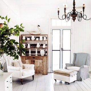 This old Queenslander in Bundaberg was transformed into a sunny home with the help of family, hard work and lots of white paint. ⁠
⁠
"I absolutely fell in love with the beautiful fretwork and wide verandahs, and I had a vision of what it could turn into," says owner Sandy Palmer. ⁠
⁠
Tap the link in our bio to take a full tour. ⁠
⁠
Photography: @kararosenlund⁠
⁠
#queenslander #queenslanderhome #livingroomdetails #eclecticstyle