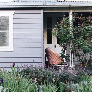 When it comes to creating a cohesive outdoor colour scheme, pick plants with foliage and flowers, as well as key furniture pieces that complement the exterior colour of your house or pergola. ⁠
⁠
Tap the link in our bio for more tips on how to use colour in your garden from bold feature walls to outdoor furniture and colourful plants.⁠
⁠
Photography: @abbie_melle⁠
⁠
#cottagegarden #homeexterior #landscaping #gardendesign