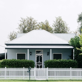 Photographer @marniehawson came across this sweet weatherboard cottage when roaming the jacaranda-lined streets of Goondiwindi.⁠
⁠
This close-knit community in south-west Queensland is experiencing a resurgence in young people returning to the thriving hub of primary production. ⁠
⁠
To find out why you should add Goondiwindi to your 'must-visit' list, tap the link in our profile. ⁠
⁠
Photography: @marniehawson⁠
Story: @clairemactaggart⁠
⁠
#cottageexterior #picketfence #housefacade #homeexterior #bluehouse #countryhome