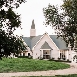If a stay with custom-made furniture, original artworks, a live-in concierge and - most uniquely - a secret underground tunnel appeals, Dairy Flat Farm and Lodge is the accommodation for you.⁠
⁠
Intended as a place to foster skills and interests, a stay here will also mean vegetable gardening, tending to the olive grove and vineyard, or learning how to keep bees. Pure heaven!⁠
⁠
Take a tour via the link in bio.⁠
⁠
Photographer: @marniehawson⁠
Words: @tahnimesann⁠
Location: @dairyflatfarmdaylesford⁠
⁠
#dairyflatfarm #daylesfordvic #countryaccommodation #farmhouse