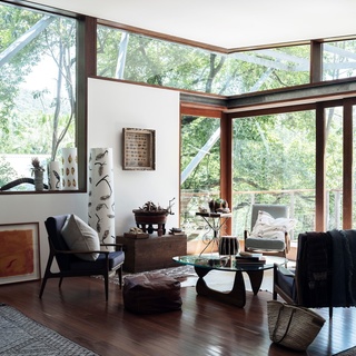"I love living and painting in bush surroundings," says artist and former magazine art director @michelleball.art. ⁠
⁠
After eight years living in Manly, she and her husband bought a "shack" in Elvina Bay, a community of less than 100 people who have fought to keep it a walking only area, accessible by boat. ⁠
⁠
Follow Michelle to the locations that inspire her most, by tapping the link in our profile. ⁠
⁠
Photography: @jeremysimons_photographer⁠
⁠
⁠
#bushlife #livingroom #interiordesign #australianartist