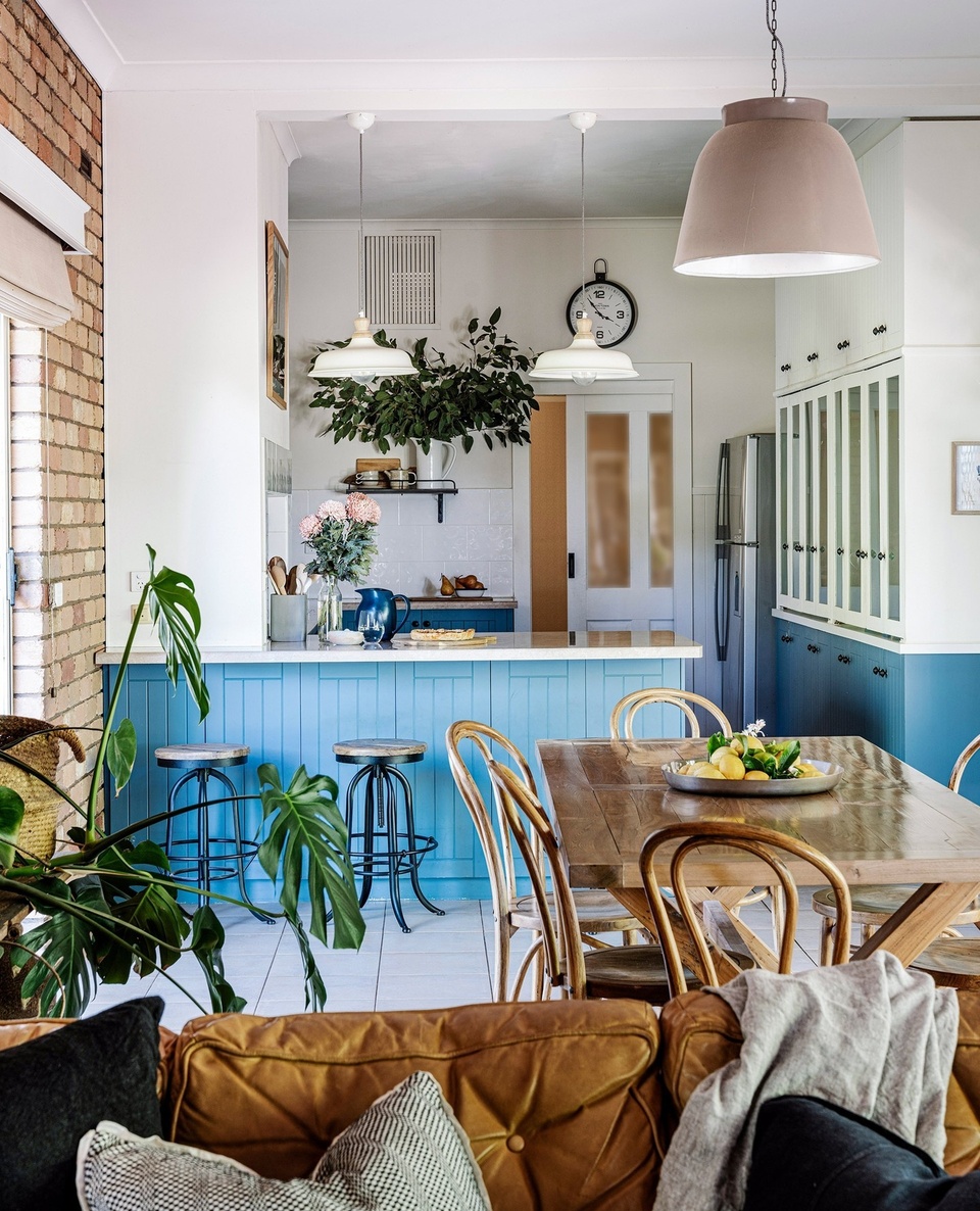 Surrounded by plump roses and rolling lawns, it's only fitting that this Californian bungalow's interiors would be similarly soft and sweet.⁠
⁠
Owned by Jim Ferguson and Emily McEachern, the home, located in Victoria's Goulburn Valley, has extra-special meaning. "Jim is the third 'James Ferguson' to live here," Emily says. "His father passed away suddenly from a heart attack in 1998, so he grew up here with his mum and four older sisters."⁠
⁠
Step inside via the link in bio.⁠
⁠
Photography: @marniehawson⁠
Styling: @bellebrightproject⁠
Words: @jessicabellef⁠
⁠
#californianbungalow #californiabungalow #homestead #countrykitchen #florals