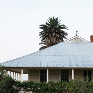 Stepping into Little Kickerbell, an 1870s stone cottage in Liverpool Plains, is like stepping back in time. “There’s a timelessness to this place,” says former owner Cathy Armstrong. 

Take a closer look via the link in bio.

#bluemountains #stonecottage #farmhouse #countryhome