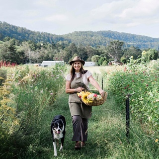 When Simone Jelley is harvesting flowers on her farm in south-east Queensland, her Border Collie, Buster, is always close by. ⁠
⁠
"He's a beautiful companion and he will sit until dark and wait for me to finish," she says. ⁠
⁠
Tap the link in our profile to wander through the fields of @pretty.produce, now abloom with sunflowers, cornflowers, zinnias and more.⁠
⁠
Photography: @hannahpuechmarin⁠
Words: @penny.carroll