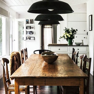 "Living in the country puts us in touch much more with the bigger issues," says Patsy Peacock, who along with partner Michael Lynch, calls this cottage in the Southern Highlands home. The pair undertook a home #renovation to create better #entertaining and conversation spaces. ⁠
⁠
Since making a #treechange, the pair have immersed themselves in the local creative community. “The area is full of interesting people, and we enjoy that.”⁠
⁠
Step inside their home, which blends #Hamptonsstyle with tribal elements, by clicking the link in bio.⁠
⁠
 #diningroom #homedecor #lighting