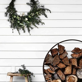 "I'll put up a very natural tree with a #wreath of natural foliage. I wrap presents in brown wrap with ribbon, usually reused from the previous Christmas presents! Then we always do a big family style feast as an evening meal," says @aurahome founder Tracie Ellis, who spends #Christmas at her cottage in the Macedon Ranges. ⁠
⁠
Tap the link in our bio to tour her renovated #farmhouse which is looking very #festive at this time of year.⁠
⁠
Photography: @sharyncairns
