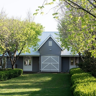 Developed in the 19th century as a fruit-growing area to make the most of a temperate climate and good soil, Arcadia NSW is renowned for its peach and citrus orchards. ⁠
⁠
It's also home to 'Chanticleer', a garden aptly named by its artist owner, Grada Shipway, for the rows of pear trees that populate the landscape. ⁠
⁠
Tap the link in our bio to wander through the garden, which is also home to bursts of vibrant colour in the form of poppies, Pink Perdita roses and wine-hued bearded iris. ⁠
⁠
Photography: @brigidarnottphotography⁠
⁠
#barn #formalgarden #peartree #cottagegarden #flowergarden #flowerbeds #gardening