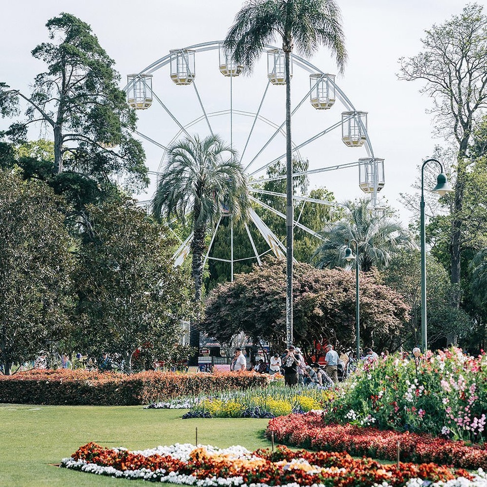 Photographer @marniehawson headed to @Queensland to experience the colour and community feel of the Toowoomba Carnival of Flowers last month. The annual event celebrates the region’s gardening talent as well as local producers and draws a mix of local, national and international crowds. Follow the link in our bio for the full story. #thisisqueensland #sp