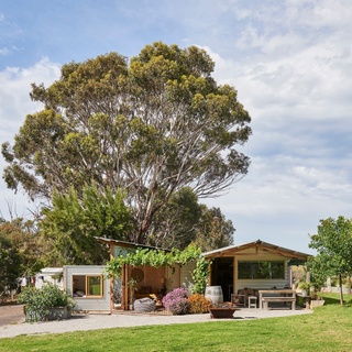 This idyllic, corrugated country home on Victoria's Bellarine Peninsula belongs to published cookbook author, Harriet Birrell.⁠
⁠
Harriet admits that her simple, down-to-earth philosophy runs through most of her life - from the nourishing food she eats to the way she styles her home. "We are quite simple people who don't have anything all that luxurious, but we really enjoy having things around us with a story and meaning," Harriet says.⁠
⁠
Step inside via the link in bio.⁠
⁠
Photography: @nikoleramsay⁠
Words: @ginimhoff⁠
⁠
#countryhome #homeexterior #climbinggrapevine #bellarinepeninsula