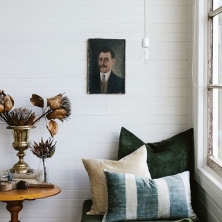 Where do you like to read? In bed? On the sofa? Outside? We believe there are a few necessities that every home requires, and somewhere to curl up with a book is one of them. From cosy nooks like this to impressive home libraries, tap the link in our bio for a collection of 'reading rooms' that are perfect for wiling away the hours with a page-turner.⁠
⁠
Photo: @marniehawson⁠
⁠
#daybed #readingnook #cosycorner #quiettime