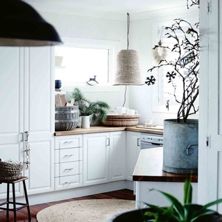 Before Michelle Woods of Mich and Mace moved into this two-storey home overlooking Port Phillip Bay on Victoria's Mornington Peninsula, it was dated and painted in a kaleidoscope of colour. ⁠
⁠
"We felt like we were living in Rubik's Cube," she says. The home is now light and bright, and the perfect setting for Christmas celebrations with extended family. ⁠
⁠
Michelle often makes her own wreaths from cut vines or bunches of foliage tied together.⁠
⁠
Tap the link in our profile to tour the home and be inspired to create your own simple, yet beautiful Christmas decorations.⁠
⁠
Photography: @markroperphotography⁠
Styling: @tess.newman.morris⁠
Words: @virginia_imhoff⁠
⁠
#coastalchristmas #coastaldecor #coastalstyle #whitekitchen #timberkitchen #christmasdecorating