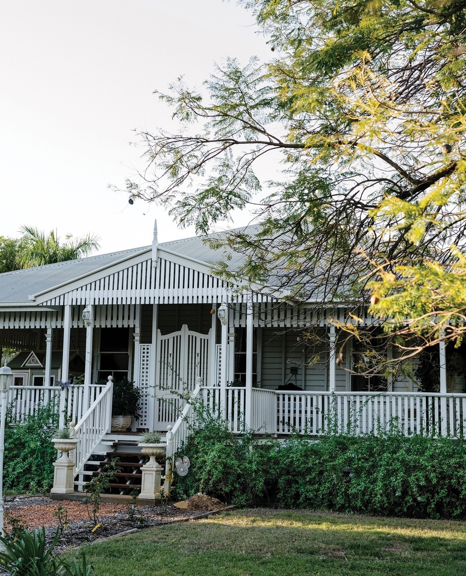 Since moving in, the owner of this 130-year-old former bank building Leah Stirton has splashed her personality throughout every space ("You've got no idea how much I hate all-white," she says).⁠
⁠
Although Leah's affinity for theatre and drama shines through in this home's vibrant style, the property is ultimately built for family living. "I love that my kids can ride bikes and scooters through the halls and around the verandahs and back again," she says. "It horrifies most mothers, but I've come to learn I'm not like most mothers when it comes to 'keeping house'. I like it that way."⁠
⁠
Step inside via the link in bio.⁠
⁠
Photography: @hannahpuechmarin⁠
Styling: Cheryl Carr⁠
Words: @jessicabellef⁠
⁠
#homeconversion #homeexterior #whiteweatherboardhome #queenslander #weatherboardhome