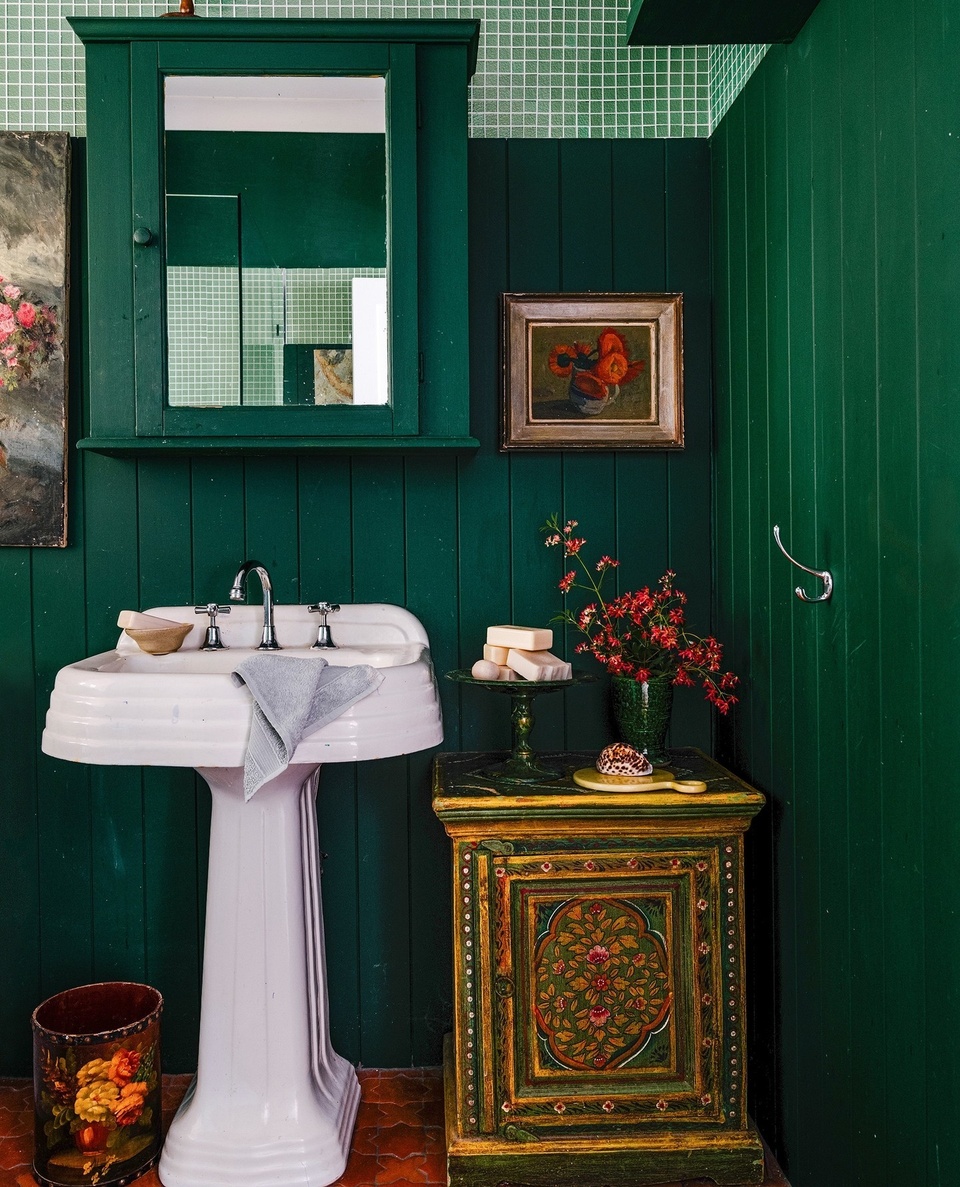Seeking a simple life, UK-born Rachel Waller found herself in this gorgeous, petite cottage on Lake Weyba, on Queensland's Sunshine Coast. "It's taught me that you can live very well in a small way, and you can be extremely content with less," she says.⁠
⁠
Filling her home with a curated selection of travel finds and vintage objects has become something of a passion for Rachel. In her stunningly green bathroom, an Art Deco sink sits next to a decorated chest found in an English antiques store.⁠
⁠
Take a tour via the link in bio.⁠
⁠
Photography: @hannahpuechmarin⁠
Styling: Cheryl Carr⁠
Words: Sue Ramsey⁠
⁠
#greenbathroom #vintagesink #artdecosink #antiques #vintagefurniture