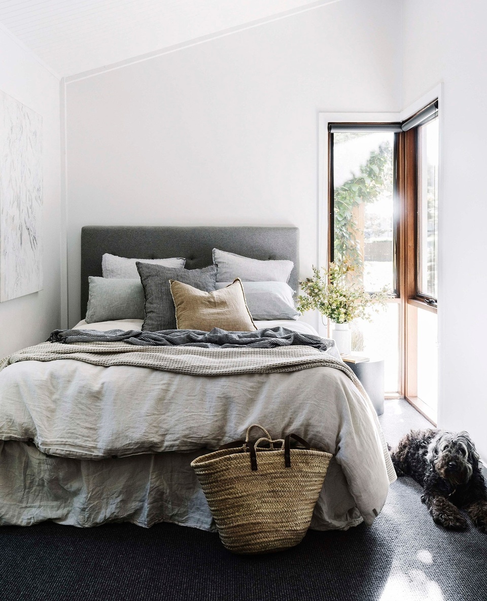 When Jayne and Darren Stewardson purchased this 1970s log house in 2015, it was cramped and had a confusing layout and an awkward side entry.⁠
⁠
Luckily, the home's entire structure was supported by the exterior walls, allowing the pair to completely re-jig the floorplan. ⁠
⁠
They compromised space in the bedrooms to prioritise the creation of a spacious, open-plan living room and kitchen.⁠
⁠
Tap the link in our profile to see how it all turned out.⁠
⁠
Photography: @marniehawson⁠
Styling: @bellebrightproject⁠
⁠
#renovationproject #renovationideas #bedroomstyle #bedroomdesigns