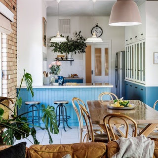 Surrounded by plump roses and rolling lawns, it's only fitting that this Californian bungalow's interiors would be similarly soft and sweet.⁠
⁠
Owned by Jim Ferguson and Emily McEachern, the home, located in Victoria's Goulburn Valley, has extra-special meaning. "Jim is the third 'James Ferguson' to live here," Emily says. "His father passed away suddenly from a heart attack in 1998, so he grew up here with his mum and four older sisters."⁠
⁠
Step inside via the link in bio.⁠
⁠
Photography: @marniehawson⁠
Styling: @bellebrightproject⁠
Words: @jessicabellef⁠
⁠
#californianbungalow #californiabungalow #homestead #countrykitchen #florals