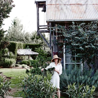 Christmas at Glenmore House is filled with tradition, and a table laden with the results of Mickey Robertson's kitchen garden.⁠
⁠
She enjoys preparing food with the lightest possible touch and simply picks produce from the garden and adds it to chicken, fish or pasta dishes. ⁠
⁠
Tap the link in our profile to tour Glenmore House and be inspired by the simple, rustic Christmas decorations. ⁠
⁠
Photography: @markroperphotography⁠
Styling: @danielleselig⁠
Words: @nataliewalton⁠
⁠
#countrychristmas #kitchengarden #vegetablegarden #christmasdecorations #rusticchrismtas