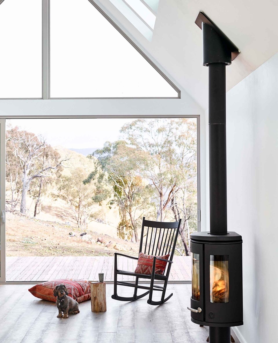 After falling in love with the Lithgow region on their wedding anniversary, one couple decided it was the perfect place to build a dream cabin. ⁠
⁠
Tap the link in our profile to follow Millie the wire-haired dachshund on a tour of the home which features floor-to-ceiling windows, a glorious hallway with five sets of sliding barn doors and a sophisticated neutral colour palette. ⁠
⁠
Photography: @markroperphotography⁠
Styling: @nicolasevitt⁠
⁠
#barnhouse #danishstyle #fireplace #rockingchair #dachshundgram #skylights