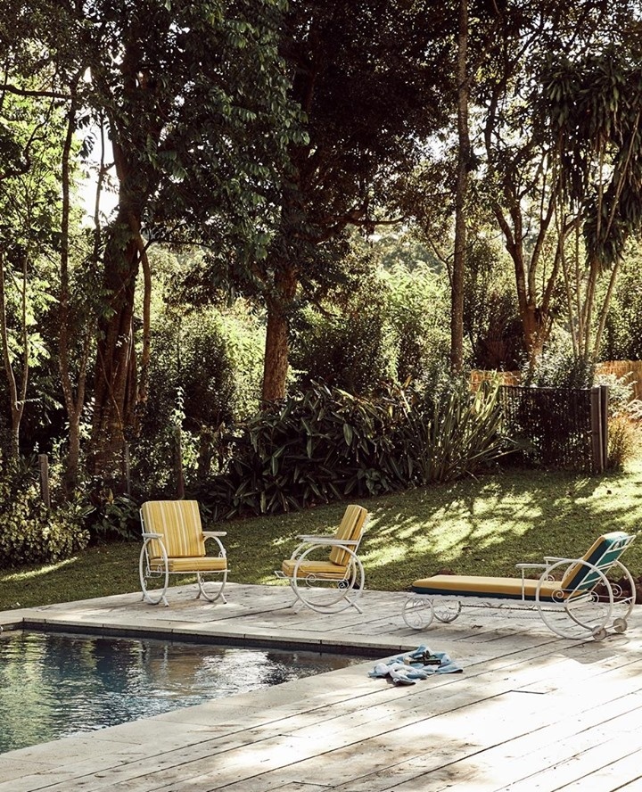 Yalburaba means 'place of contentment' in the Bundjalung language of northern NSW. And for Jane and David Fewson, it was the perfect name to adopt for their property. ⁠
⁠
The Fewsons' little patch of paradise is eight hectares of lush, subtropical land near the little town of Tintenbar, 20 minutes from Byron Bay, where they have built a home and business that now sustains three generations.⁠
⁠
Tap the link in our bio to take tour. ⁠
⁠
Photography: @lynden_foss⁠
⁠
#pool #pooldeck #australianhomes #bushhome