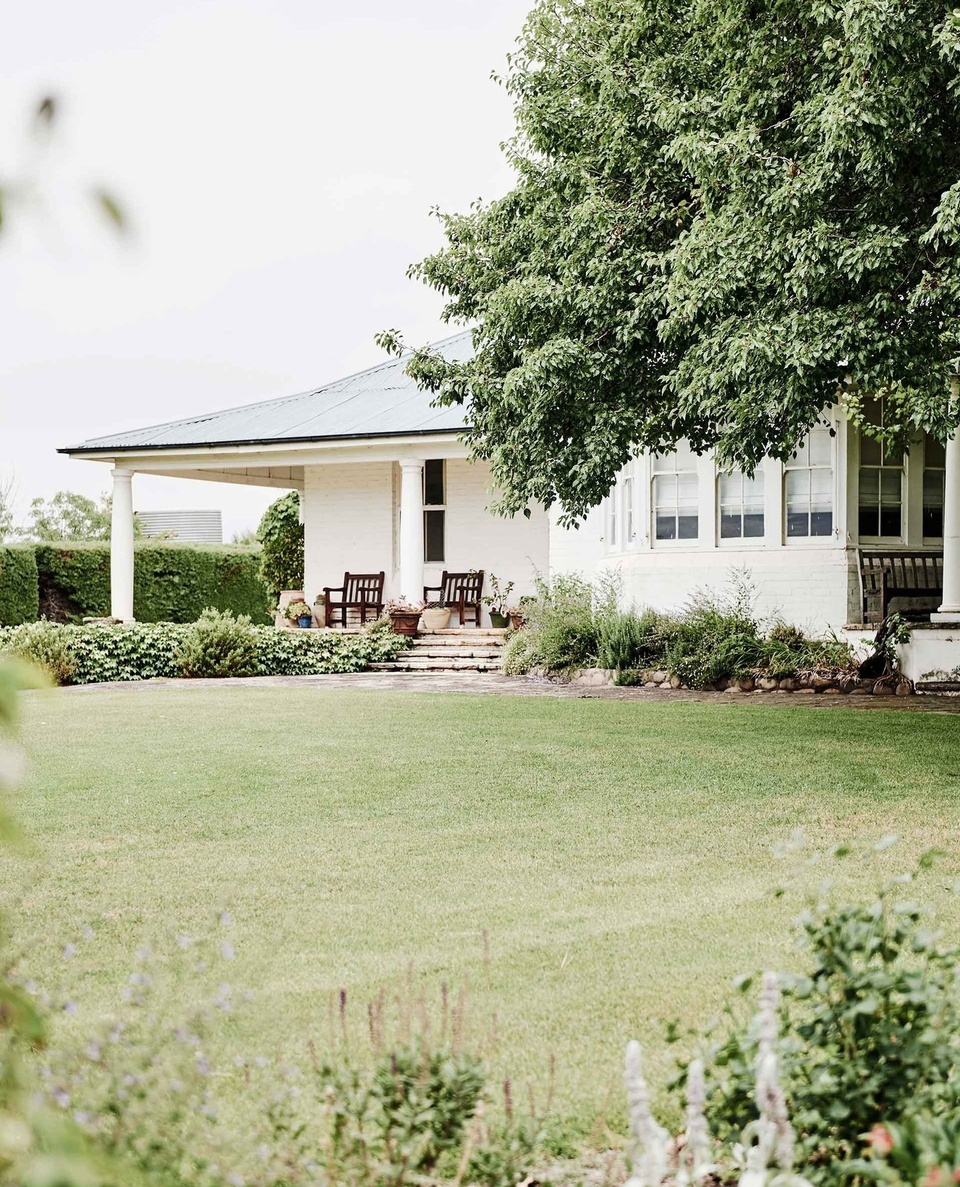 Built in 1915 and gifted to owner Mike's grandmother on her wedding day, this Southern Tablelands farmhouse is surrounded by 100-year-old looming hedges, climbing ivy, majestic pin oaks and English elms.⁠
⁠
Though originally envisioning a life in the city as a young woman, Mike's wife Katie now seems completely in her element living here. "It took me a little while to adjust, but now I would never live back in the city. Country people are just more relaxed and they have time for each other."⁠
⁠
Step inside and onto the grounds via the link in bio.⁠
⁠
Photography: @lisacohenphoto⁠
Styling: @becksimonstylist⁠
Words: @tmplatt1platt1⁠
⁠
#farmhouse #countryhome #southerntablelands #yassnsw #whitehomeexterior