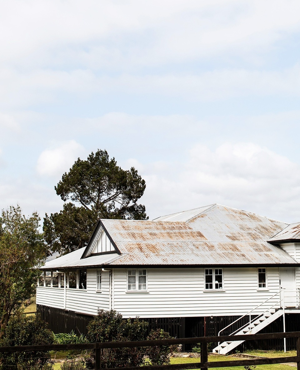 From her 80-year-old weatherboard homestead at Conondale Station, Maree Duncombe can take in the views of the Sunshine Coast hinterland and keep an eye on her beloved Brahman cows. ⁠
⁠
"I have always been surrounded by cattle and they are absolutely my everything ... they have given me so much happiness and fulfilment with life," she says. ⁠
⁠
Tap the link in our bio to step inside the cottage and learn more about Maree's passion for farming.⁠
⁠
Photography: @kararosenlund⁠
Words: @clairemactaggart⁠
⁠
#whitefarmhouse #homeexterior #farmhousestyle #homestead #weatherboard #christmasdecorating