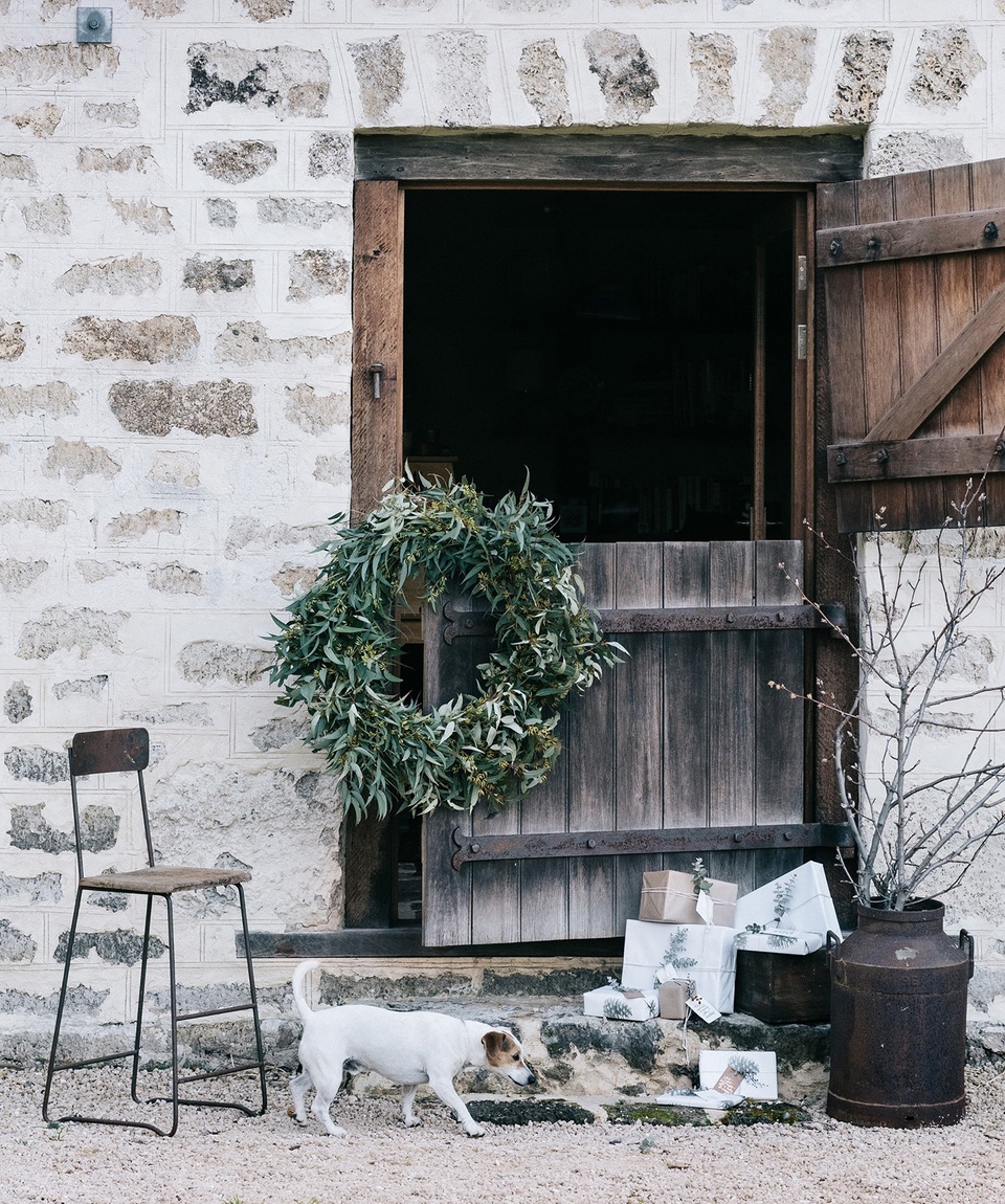 The countdown to #Christmas is on which means it's time to start thinking about how you will decorate your home, planning your menu for the big day and making a list of who you need to buy presents for and, more importantly, what you're going to buy them!⁠
⁠
From #ChristmasGifts that give back to charity to handmade goods from small regional businesses around Australia, tap the link in our bio for some great gifts you can buy online and have delivered straight to your door. Happy shopping!⁠
⁠
Photography: @marniehawson / Styling: @jocarmichaelstylist⁠
⁠
#buyfromthebush #giftideas #AustralianChristmas