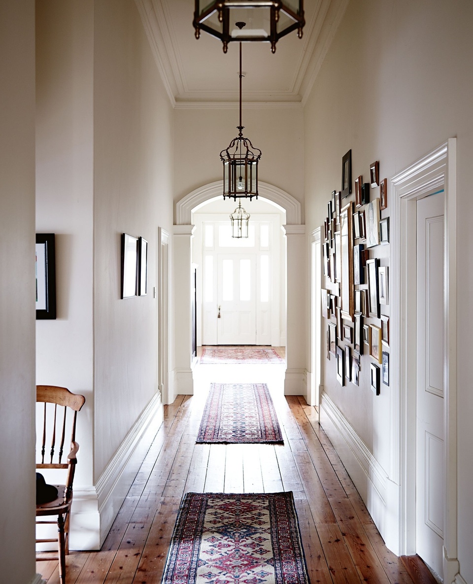 From stained glass and green cornices to gallery walls and pink doors, nothing says welcome home quite like a warm and inviting entryway.⁠
⁠
Creating the perfect space that 'introduces' the rest of your home takes thoughtful design and style, but it's well worth the work! Take inspiration from our round up of 22 charming country home entryway ideas.⁠
⁠
Tap the link in bio to read more.⁠
⁠
Photography: @markroperphotography @lisacohenphoto @brigidarnottphotography⁠
Words: @shmivv⁠
⁠
#hallways #entryways #countryhome #countrystyle #gallerywall