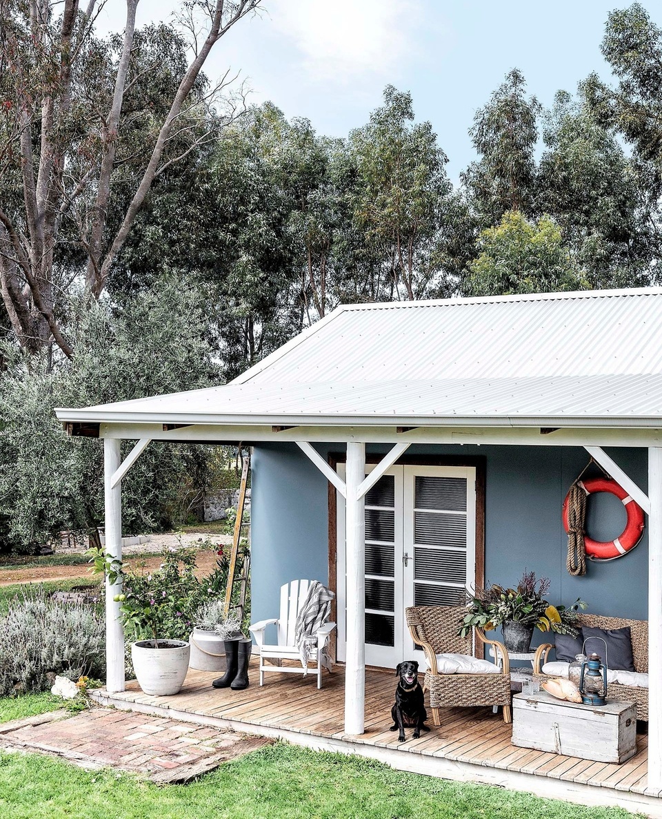 Since purchasing this beach shack, artist Allira Henderson and her husband Christian have steadily transformed it into a cosy home for their daughters, filling it with art, collected antiques and salvaged finds. ⁠
⁠
"We go to antique or op shops together, and adventuring on beaches where we know with certain tides there is a wash up. We find old things off boats and do a beach clean while we are there," Allira says.⁠
⁠
See the end result by clicking the link in our bio. ⁠
⁠
Photography and styling: @gathering.light⁠
Words: @clairemactaggart⁠
⁠
#beachshack #verandah #coastalhome #esperancewa #holidayhome