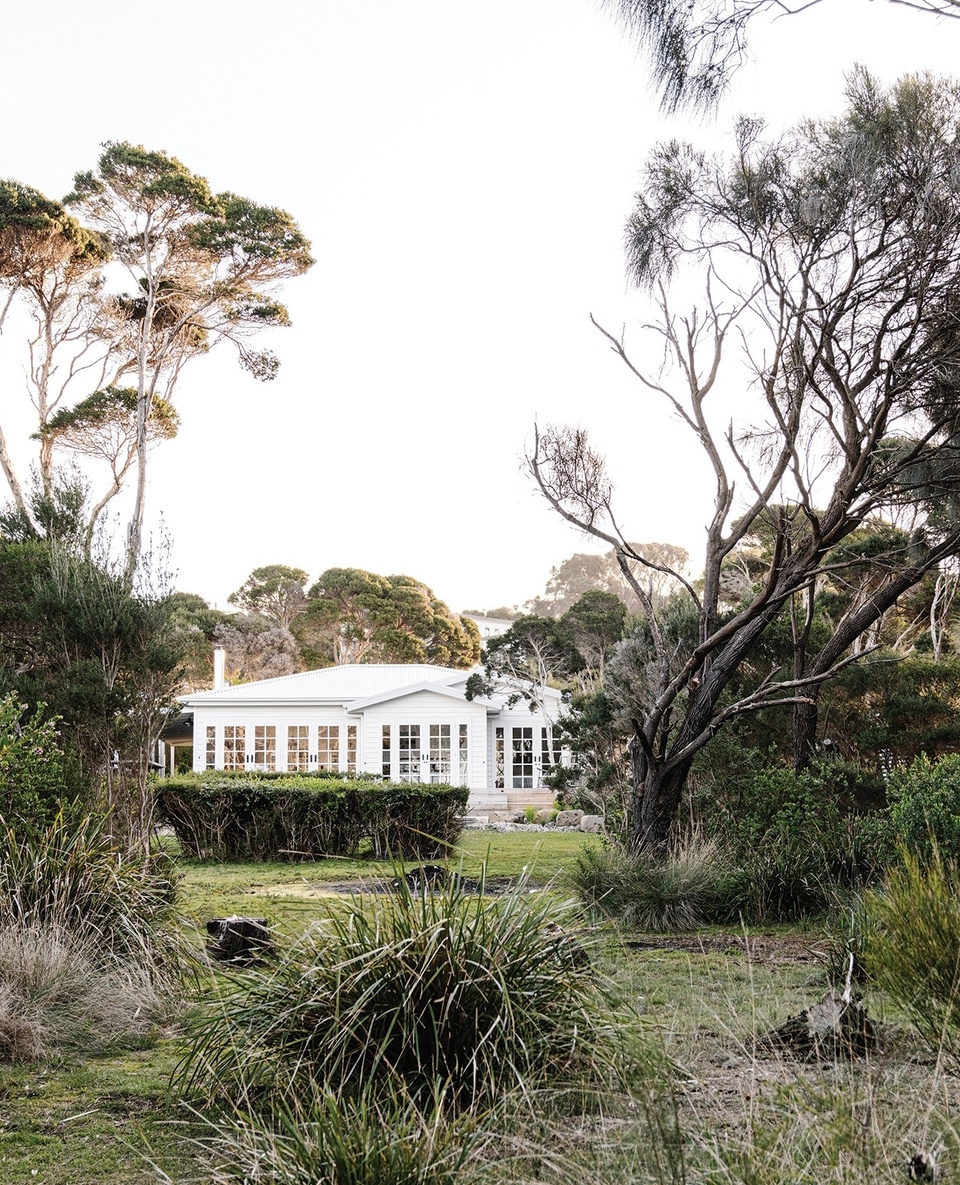 Instead of totally overhauling their character-filled beach shack in Weymouth, Tasmania, interiors-savvy Di Loone opted to instead build an extension around the original shack, adding a new open-plan kitchen, dining and lounge space that flows onto a large deck overlooking the ocean.⁠
⁠
Complemented by a relaxed decorating style and with a backing soundtrack that only a coastal location such as this can afford, it's the perfect place to drop anchor and just be. "It feels like a very long way from civilisation," says Di.⁠
⁠
Take a tour via the link in bio.⁠
⁠
Photography: @marniehawson⁠
Styling: @ecoco.com.au⁠
Words: @penny.carroll⁠
⁠
#beachhouse #coastalhome #weatherboardhome #whiteexterior #beachshack