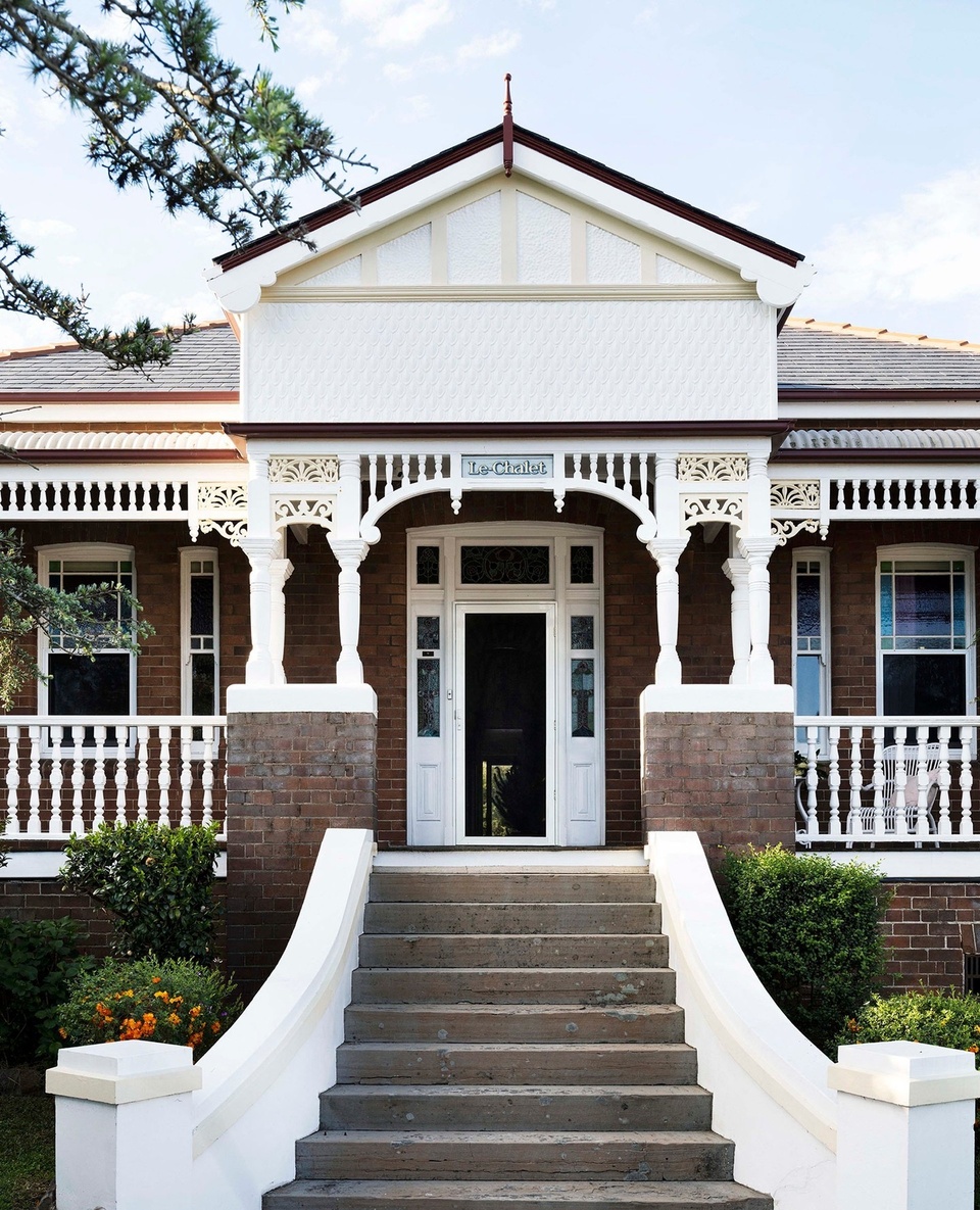 Built in 1905 for local butcher Arthur Lydney Payne and his family, this stunning Newcastle homestead has been causing passers-by to stop and soak it in for over a century.⁠
⁠
Now, the historic home - located on a half-acre block - is owned by Annette and Rod, plus their seven-year-old bulldog Ben, all of whom adore the property's spaciousness and convenience. "Because we came from the country, we wanted a bit of space," Rod says.⁠
⁠
Step inside via the link in bio.⁠
⁠
Photography: @brigidarnottphotography⁠
Styling: @belljarinteriors⁠
Words: @justicelyn⁠
⁠
#historichome #newcastlensw #homestead #countryhome #homeexterior 