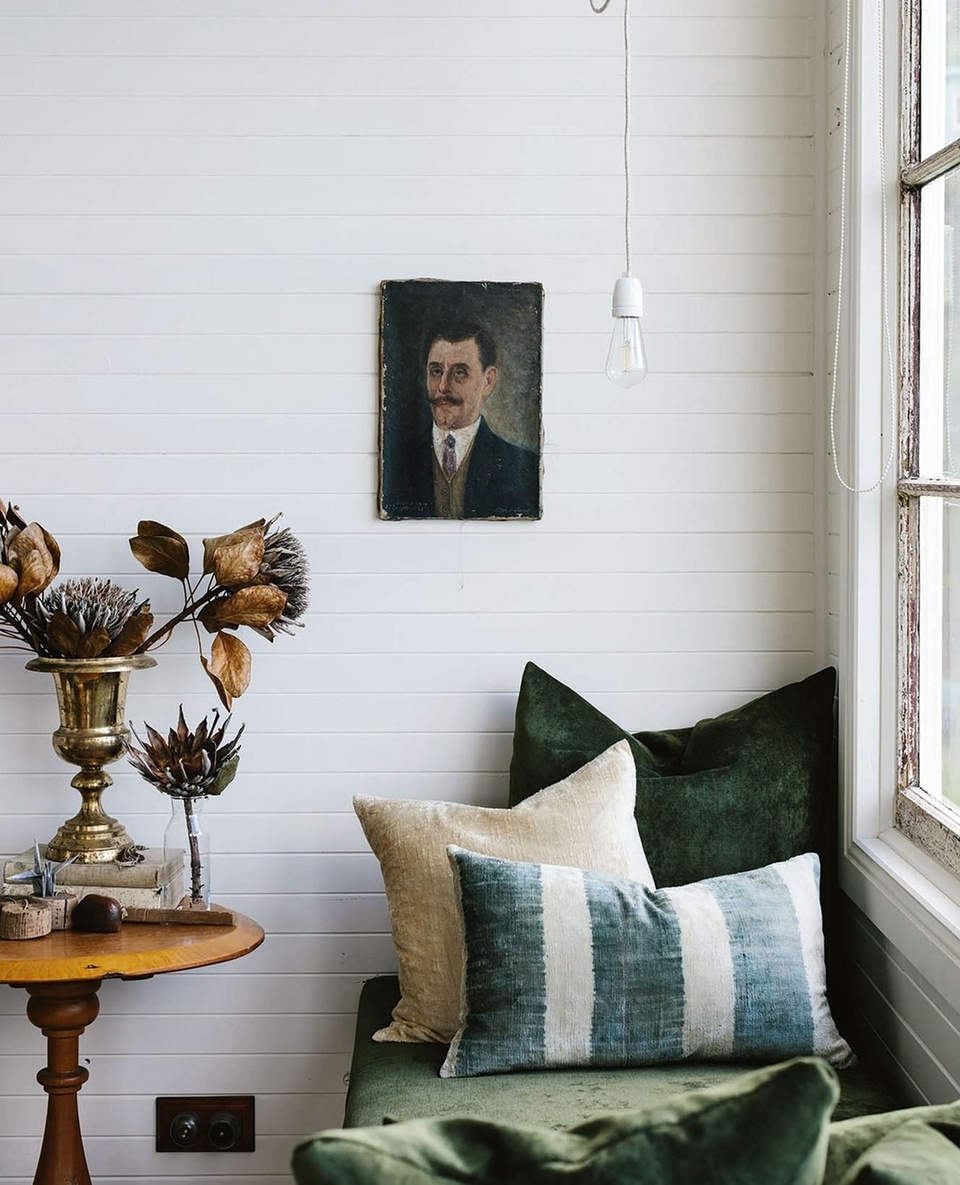 Where do you like to read? In bed? On the sofa? Outside? We believe there are a few necessities that every home requires, and somewhere to curl up with a book is one of them. From cosy nooks like this to impressive home libraries, tap the link in our bio for a collection of 'reading rooms' that are perfect for wiling away the hours with a page-turner.⁠
⁠
Photo: @marniehawson⁠
⁠
#daybed #readingnook #cosycorner #quiettime
