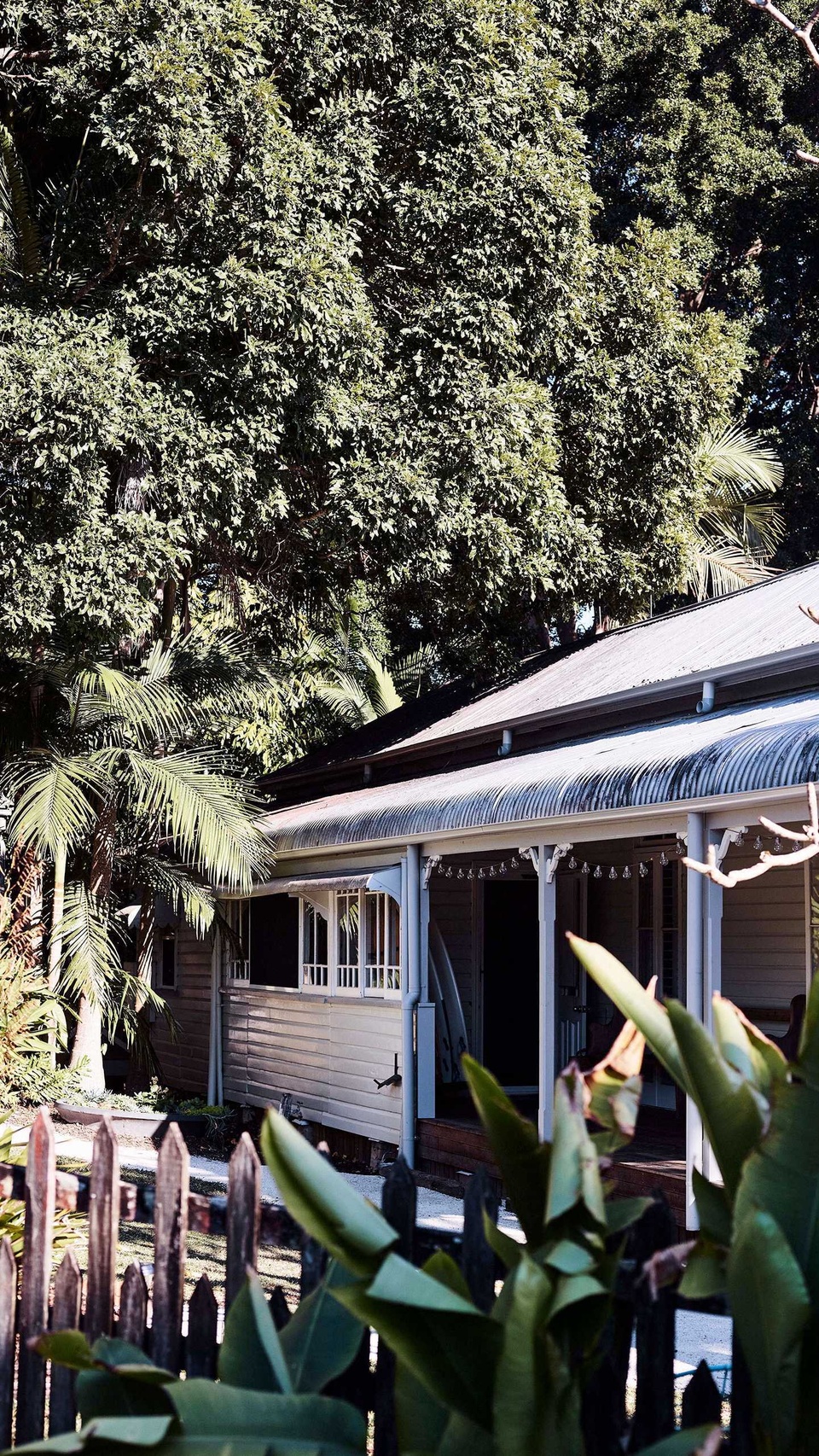 “As I walked through the house, it just got better and better,” says Amanda, who leapt at the chance to purchase this gorgeous riverside cottage in Bilambil. 

Tap the link in bio for the full tour.

#cottagestyle #rivercottage #bilambil #verandah #tropicalgarden