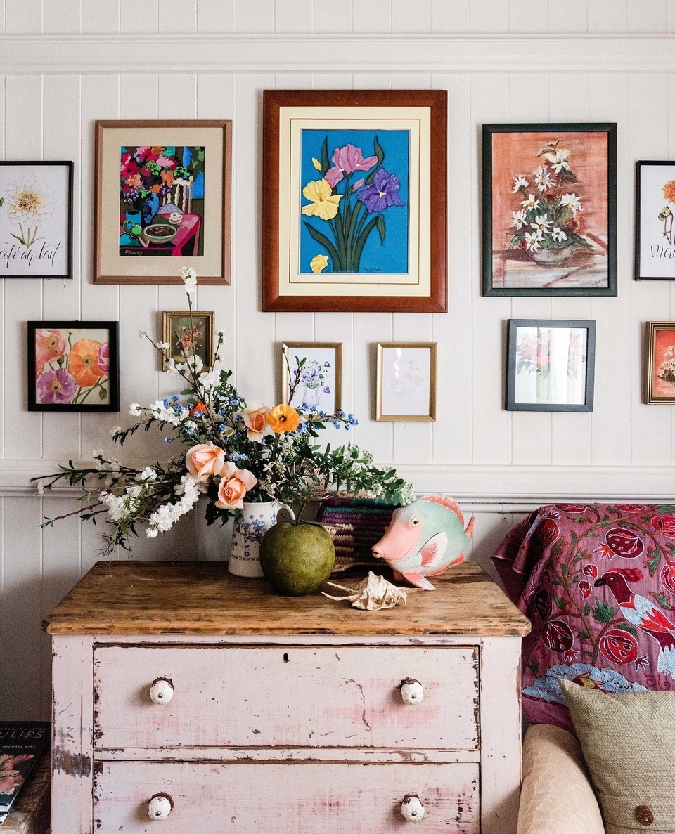 While neutral interiors have reigned supreme for many years, colour is making a steady comeback - particularly in country homes.⁠
⁠
Coming through via vibrant paint, patterned tiles, botanical wallpaper, cheerfully-toned homewares and bold artwork choices, colour is one of the best ways to bring joy and personality into your home.⁠
⁠
We've rounded up 23 country homes with colourful interiors to inspire. Read more via the link in bio.⁠
⁠
Photography: @hannahpuechmarin⁠
Words: @tahnimesann @lucycf94⁠
⁠
#gallerywall #countryhome #livingroom #floralarrangement #eclectichome