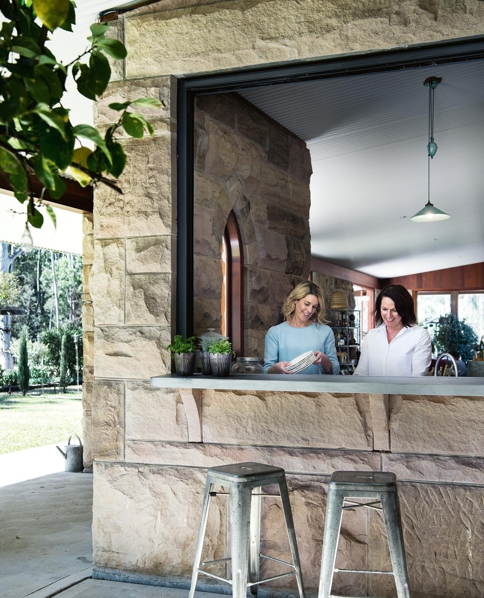 Life slows down and traditions take centre stage when the Blomfields gather for Christmas at Tarmaroo, their family home in the Hunter Valley region of NSW. ⁠
⁠
Along with Cracker the wallaby, donkeys Alice, Will, Hazel and Toby, and miniature schnauzer Alfie, the extended family comes together for lazy days of eating, relaxing by the pool, and sleeping under the stars. And who could forget the tree; "It's one of the things I look forward to the most. Grabbing a beer and axe and wandering the property to find the most appropriate-looking Christmas tree," says owner and interior stylist Emma Blomfield.⁠
⁠
Read more via the link in our bio.⁠
⁠
Photography: @brigidarnottphotography⁠
Styling: @johnmangila⁠
⁠
#countrychristmas #countrystylechristmas #huntervalleynsw #farmanimals #sandstonehouse
