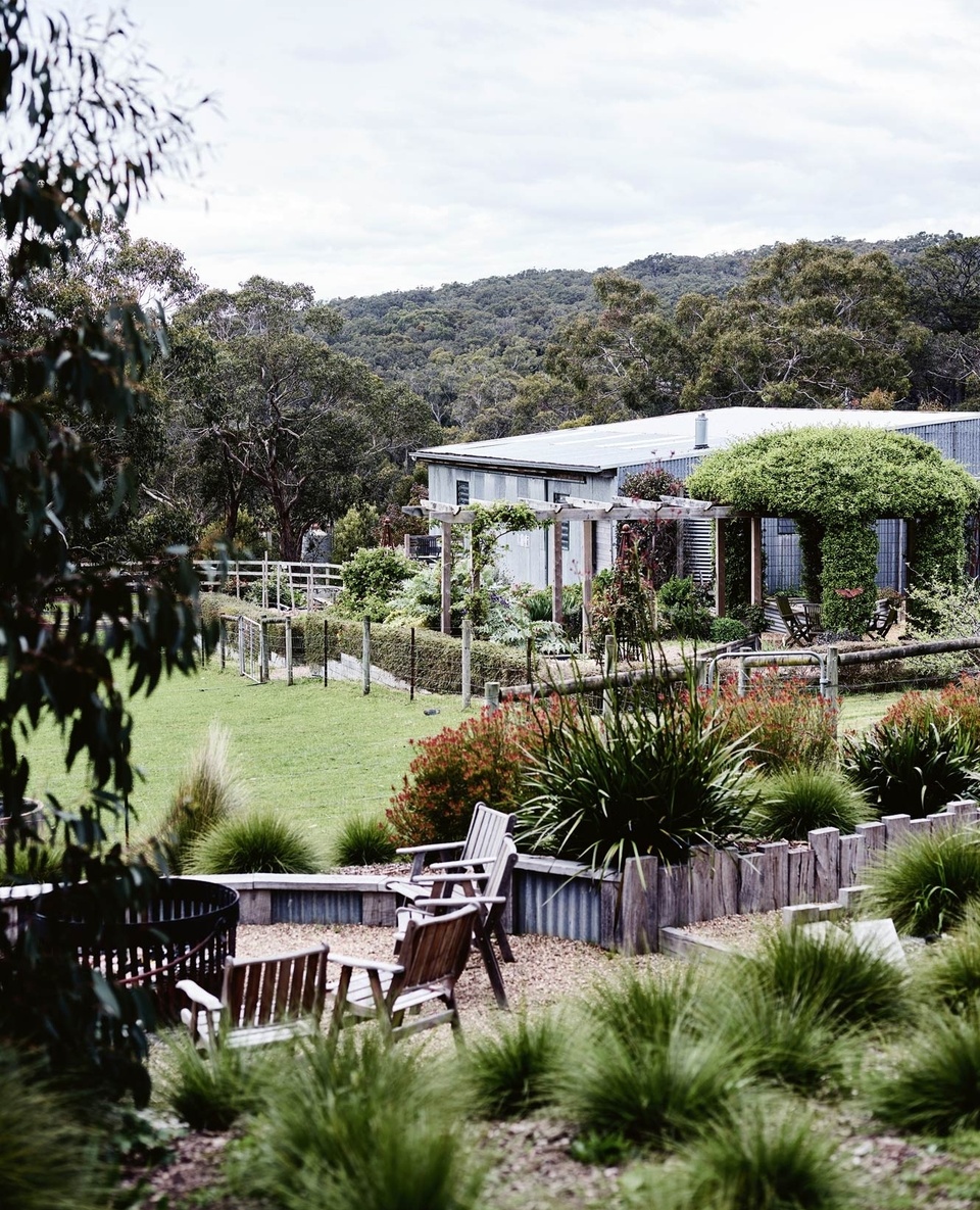 Sitting upon four hectares of lush farmland, Haven Red Hill is a dream realised for owners Kerry Watson and her husband David Mumby.⁠
⁠
Reaping the benefits of a sustainable life, the couple feel they've struck the best of both worlds, living off the land by growing their own produce, baking sourdough from scratch and making jam.⁠
⁠
Explore this stunning property via the link in bio.⁠
⁠
Photography: @markroperphotography⁠
Styling: @lee_blaylock⁠
Words: @ginimhoff⁠
⁠
#firepit #countryshed #countryliving #corrugatedshed