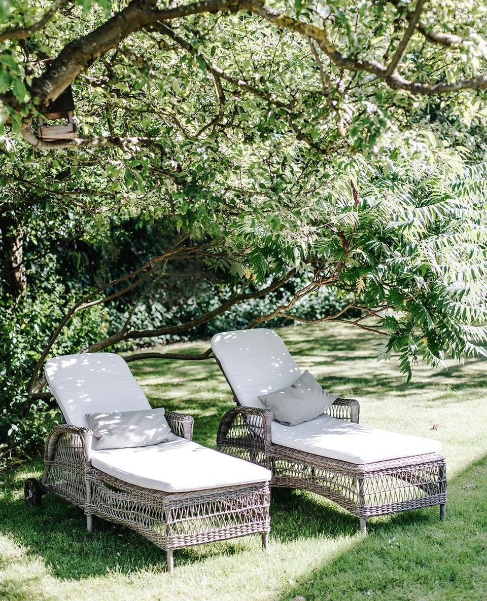 With #spring on the not-so-distant horizon, it's time to start thinking about getting your garden and outdoor areas ready for #alfresco entertaining - whether that involves long lunches with friends and family or afternoon tea on a comfortable lounger. Tap the link in our bio for everything you need for a beautiful #countrygarden setting.⁠
⁠
Photography: @abbie_melle⁠
