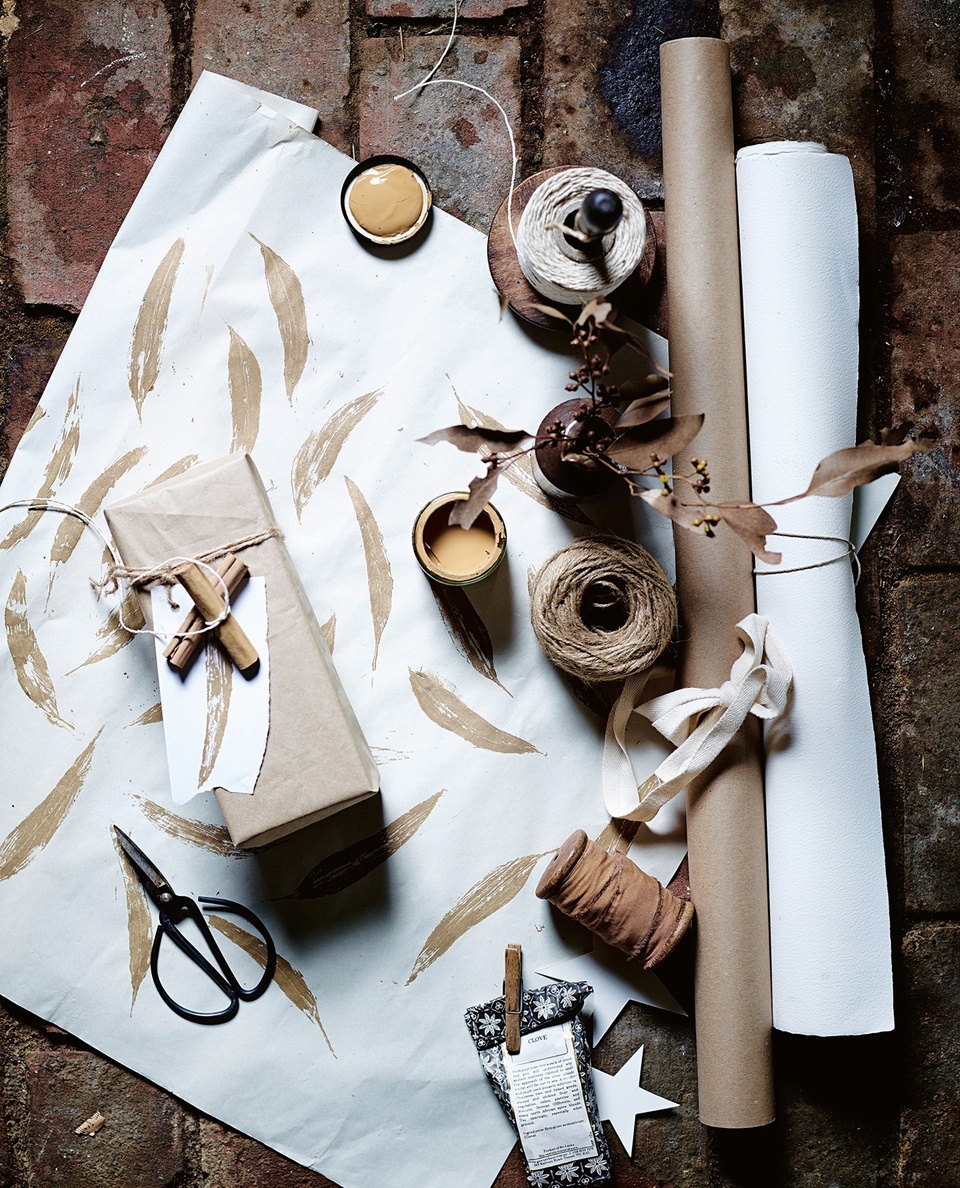 There's something magical about a handmade #Christmas. While there's a place for glitter and tinsel, making your own #decorations using items from your home or garden makes this wonderful time of year extra special.⁠
⁠
Ready to get into the festive spirit? Tap the link in our bio for some beautiful #DIY decorating and #gift ideas that are simple, sustainable and heartfelt - the way Christmas should be.⁠
⁠
Photography: @markroperphotography / Styling: @tess.newman.morris⁠
⁠
⁠
⁠
