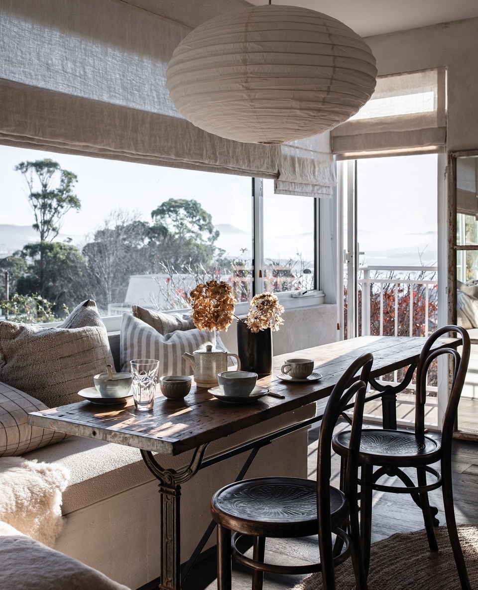 Despite being one of five apartments in a 1950s "a large, red brick box", this delightful Hobart apartment could not feel more bespoke.⁠
⁠
"It was original – nothing had been touched. It was a complete mess inside, so it was a really exciting project to do," says owner Julie, who completed the project with her son, Jackson, and husband, Craig. "It was really hard work – there were quite a few 'Oh, my gosh!' moments," Julie says, laughing.⁠
⁠
Step inside via the link in bio.⁠
⁠
Photography: @leantimms⁠
Styling: @lynda.gardener⁠
Words: @justicelyn⁠
⁠
#breakfastnook #diningroom #derwentriver #apartmentrenovation #airbnb