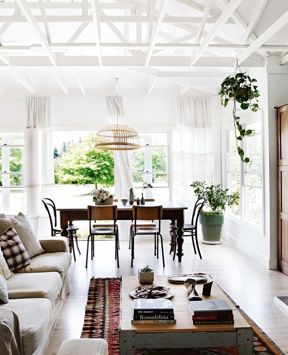 A trip to the Southern Highlands led to an "epiphany moment" for artist and ceramacist Alison Fraser, who along with her family soon decided a tree-change was in order. ⁠ ⁠ ⁠
⁠
They stumbled upon an old house covered in Boston Ivy and began to make it their own by exposing the ceiling beams and repainting the interiors white. ⁠ ⁠
⁠
Tap the link in our profile to see how the interior turned out after renovations.⁠
⁠
Photography: @prueruscoe⁠
Words: @annabellehickson⁠
⁠
#diningroom #openplan #cottagerenovation #renovation #countryhome