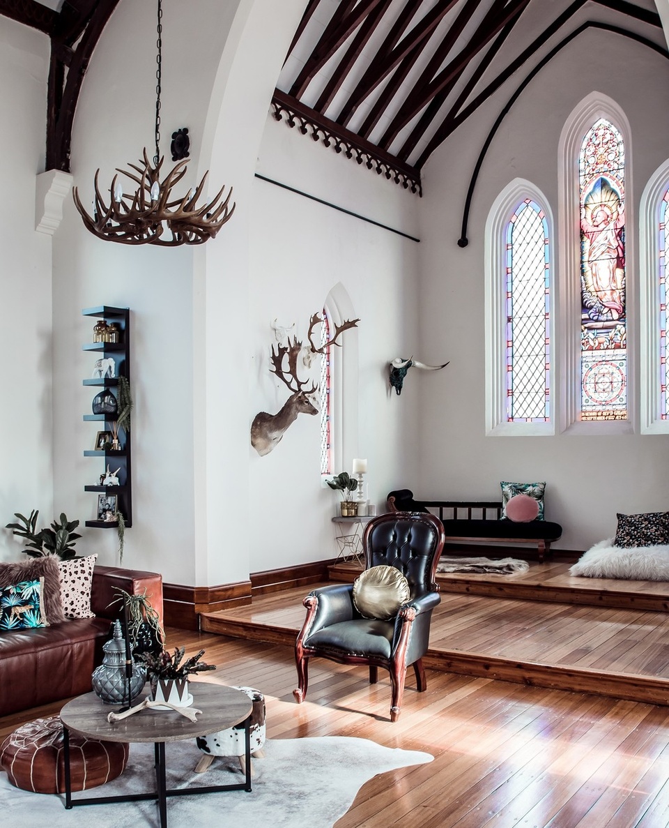 Built in 1878, the St Andrews #church in Perth, Tasmania, is now enjoying a new life as a family home thanks to a captivating conversion and a striking, modern extension. ⁠
⁠
Luke and Chantelle Pitt took 18 months to completely renovate and restore the church to its former glory, using traditional techniques and methods to honour and preserve the building. Tap the link in our bio to take a tour. ⁠
⁠
Photography: @ness_vanderburgh⁠
⁠
#churchhome #renovation #homeextension⁠

