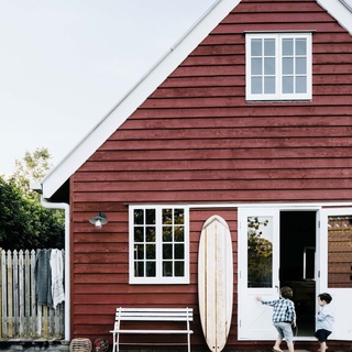 Known for its stunning coastline, tropical rainforests and native wildlife, it's little wonder that Queensland is a sought-after holiday destination.⁠
⁠
But before you leave your four-legged friend behind and jump on the next flight with reckless abandon, take a peek at these 10 dog-friendly accommodation options all over our north-east state.⁠
⁠
Tap the link in bio for more.⁠
⁠
Photography: @marniehawson⁠
Words: @lucycf94⁠
Location: @littleredbarndoonan⁠
⁠
#barnstylehome #airbnb #dogfriendlystays #dogfriendlyaccommodation #queenslandaccommodation