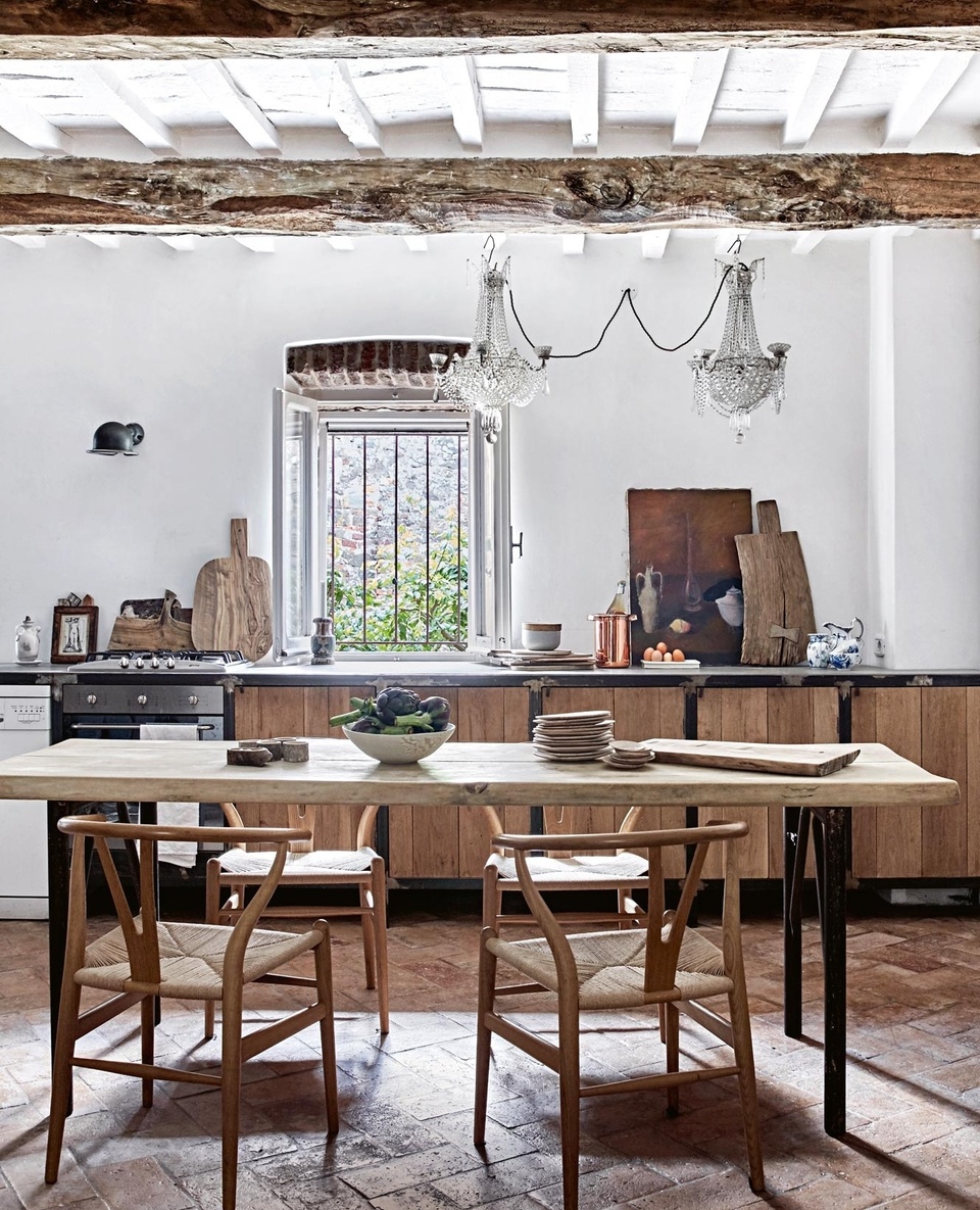 ⁠Kitchens, bathrooms and laundries are undoubtedly the hardest working rooms of a home – and when functionality is at the forefront, bringing to life design aesthetic can sometimes be a difficult thing to do.⁠
⁠
To inspire and help you along the way with your reno research, we have compiled 9 gorgeous functional rooms with design ideas to steal.⁠
⁠
Tap the link in bio to read more.⁠
⁠
Photographer: @birgittawolfgang⁠
⁠
#brickfloor #timberbeams #wishbonechairs #timberdiningtable #timberkitchen